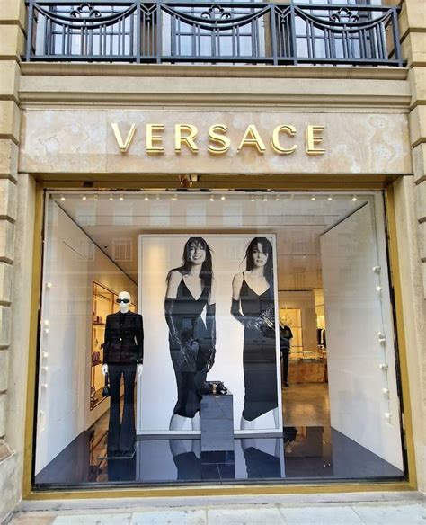 buste boutique versace|versace shops near me.